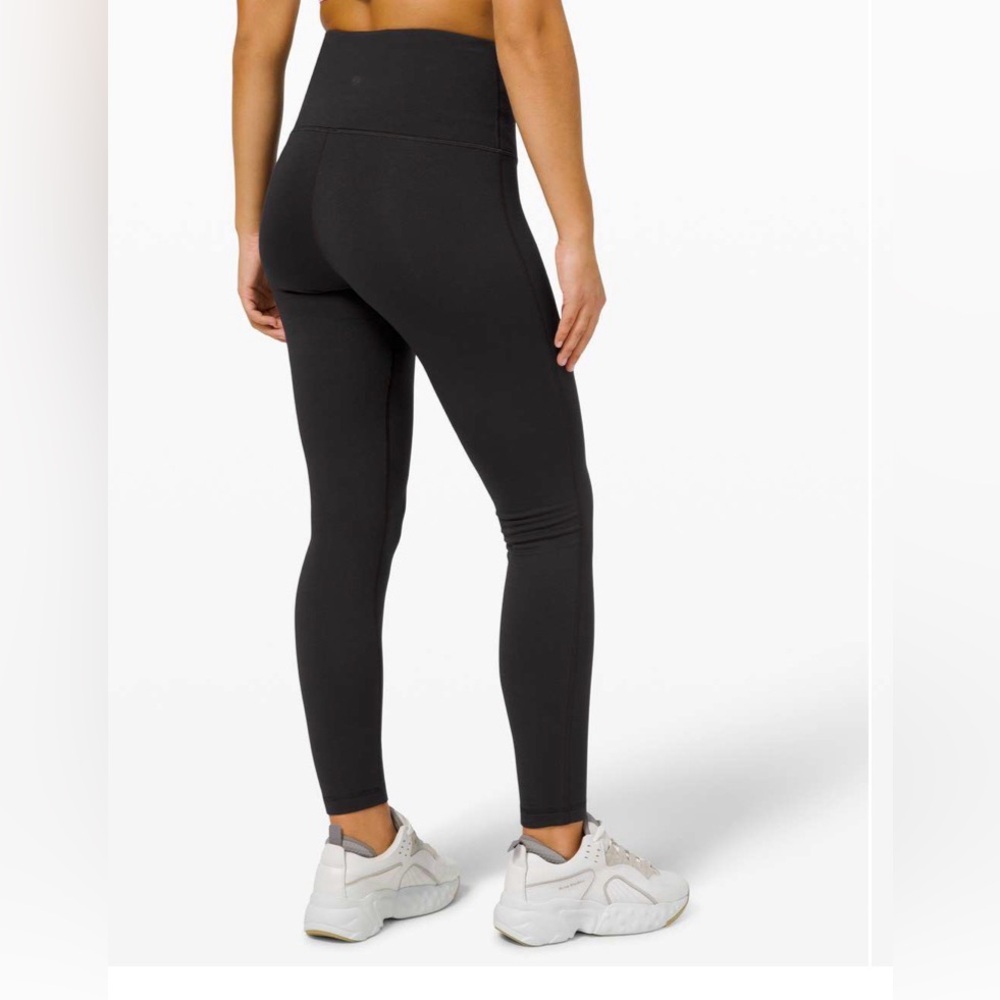 Lululemon Wunder Lounge Super High-Rise Tight 28"
Black sz 6